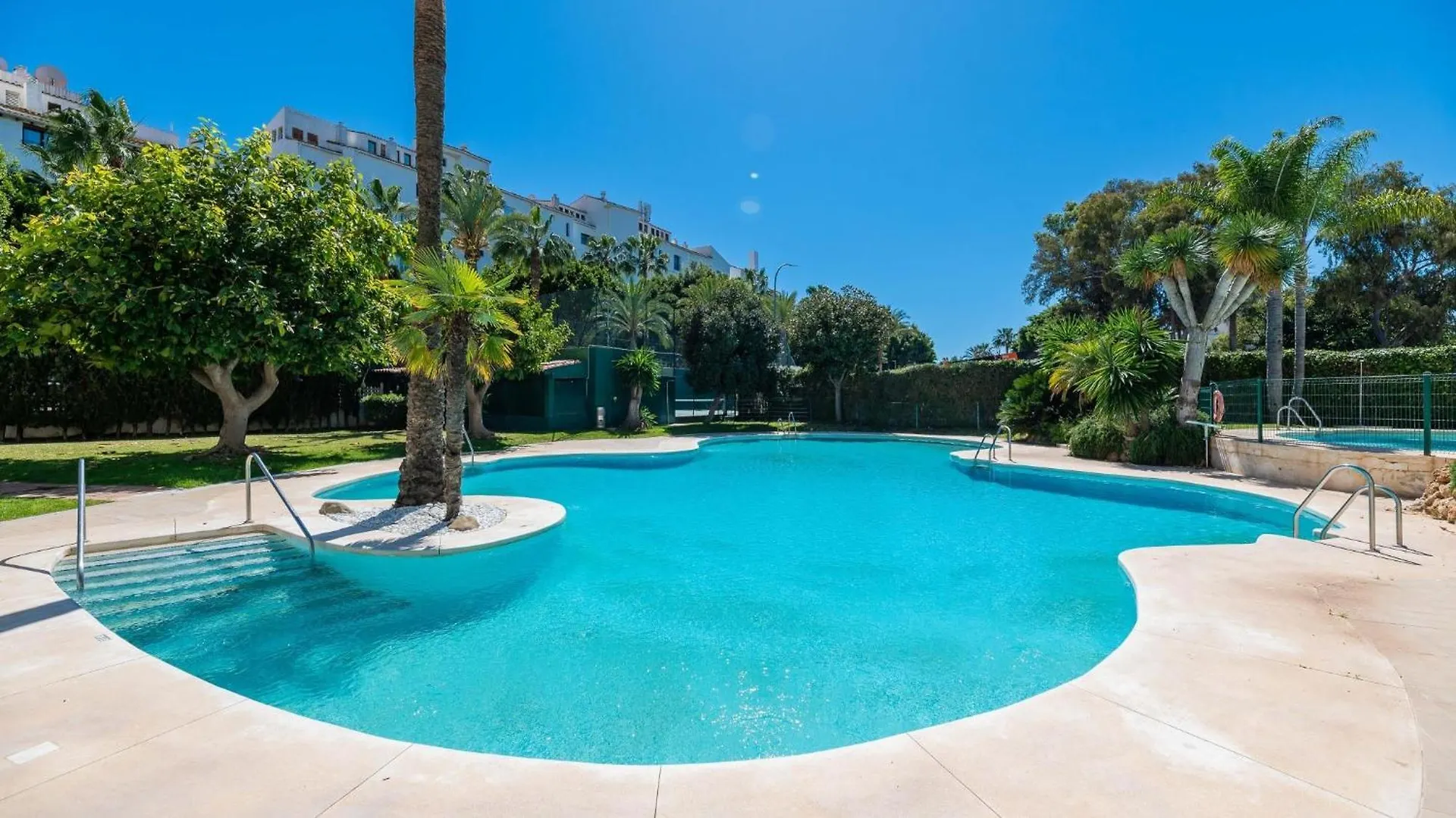 Mediterranean Getaway Seaviews At Puerto Banus Marbella